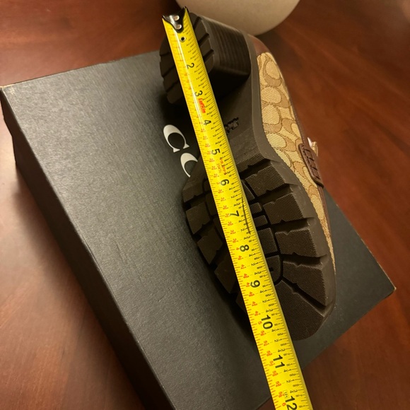 COACH Colleen Loafer In Signature
Jacquard size 9. - Picture 12 of 12